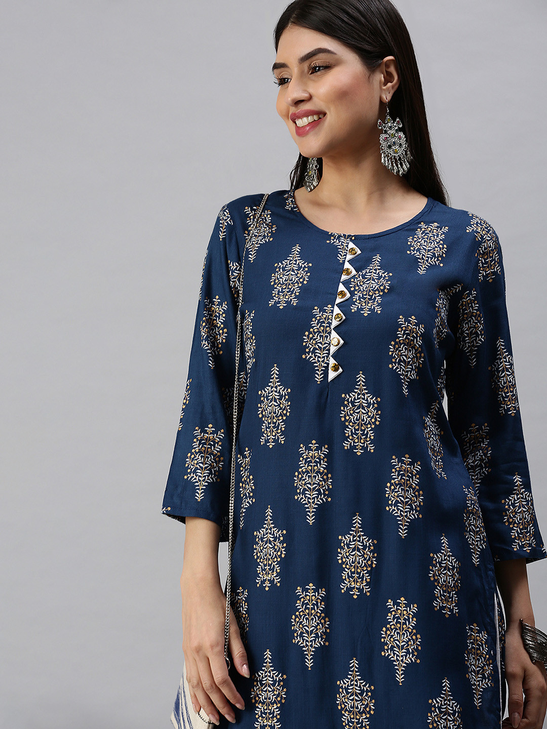 SHOWOFF Women Blue  Floral Three-Quarter Sleeves Round Neck  Straight Kurta Sets