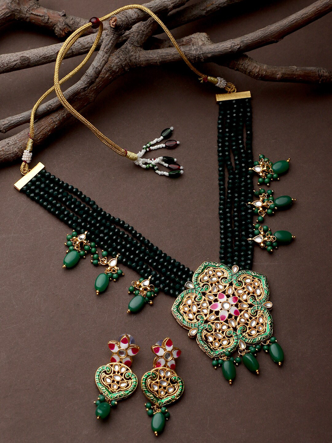 STEORRA JEWELS Women Gold-Plated  & Green-Coloured Kundan-Studded & Beaded Jewellery Set