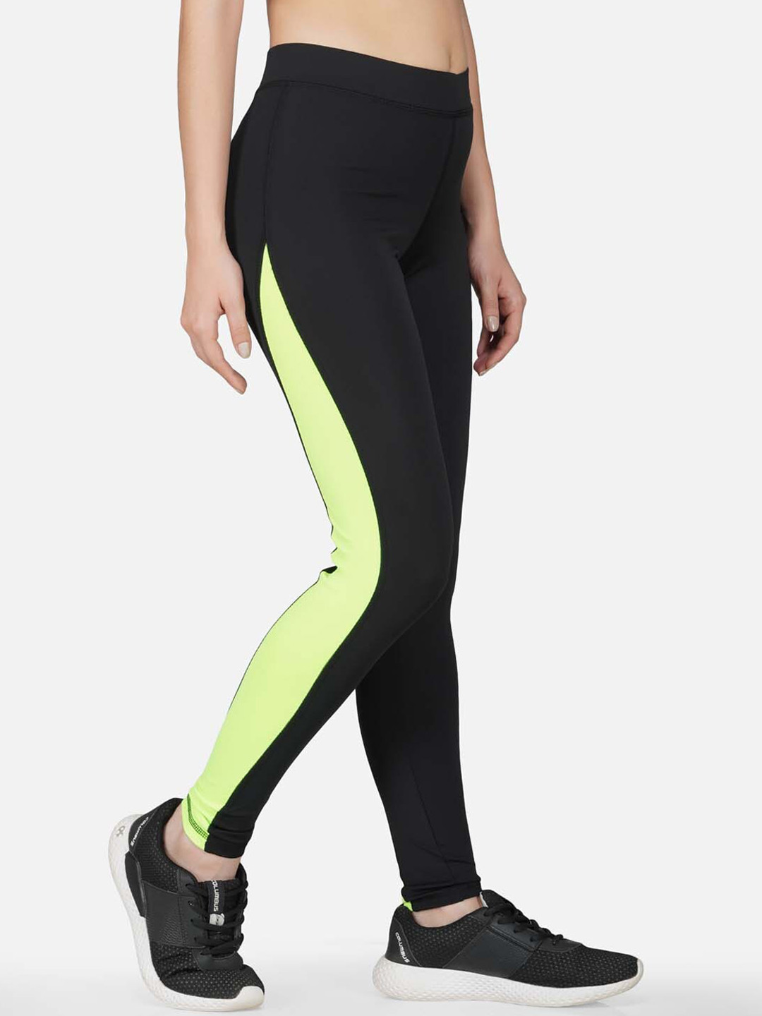 IMPERATIVE Women Black & Green Solid Slim Fit Tights