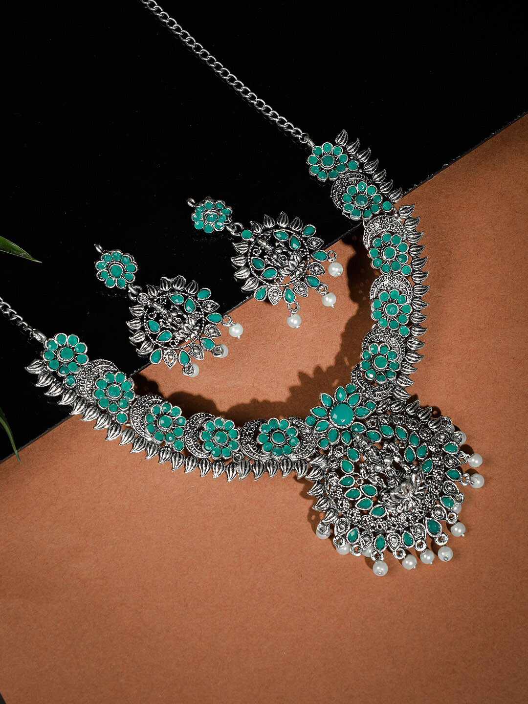 Silvermerc Designs Women Silver-Plated & Blue Floral Temple Oxidised Jewellery Set
