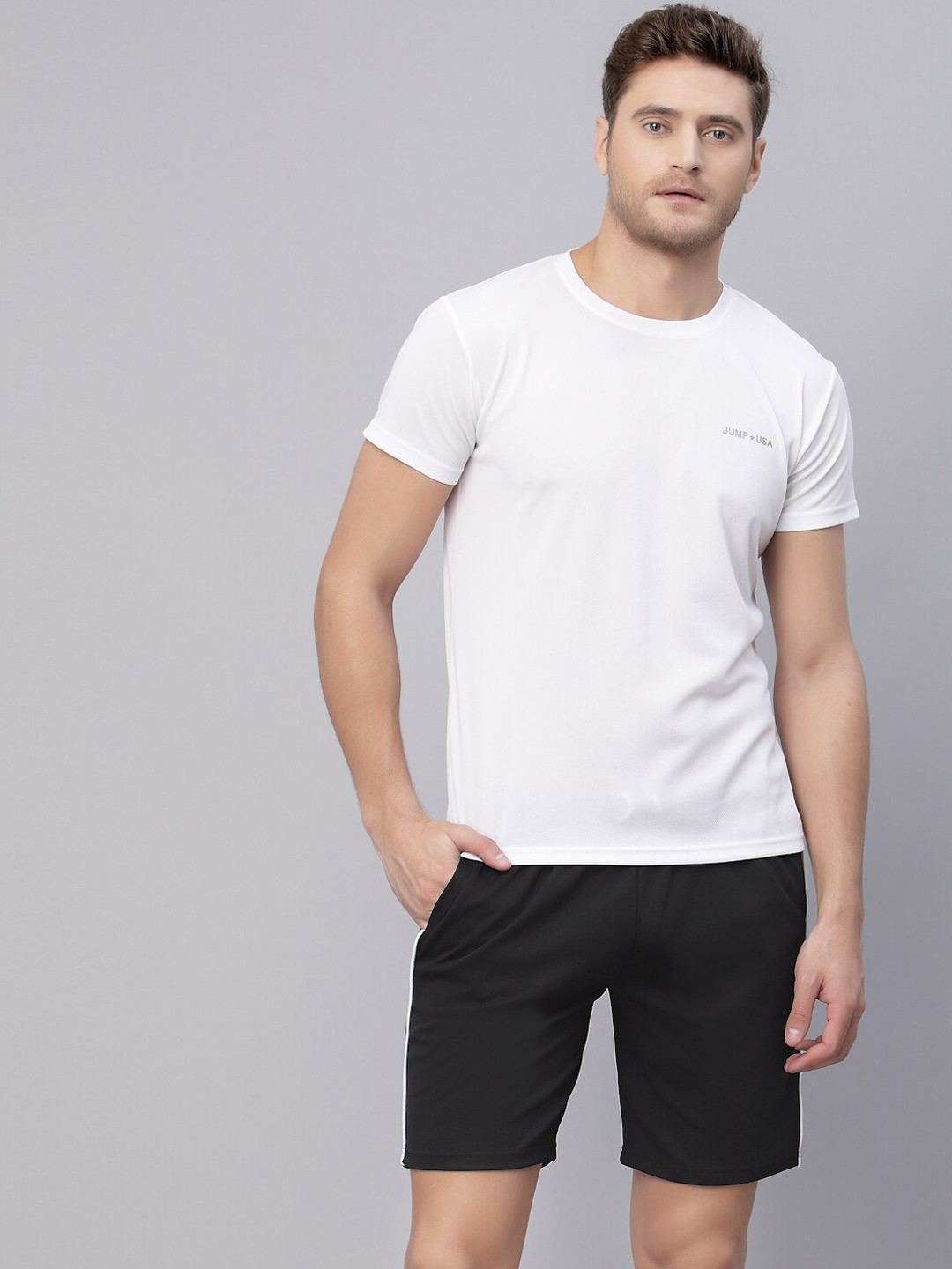 JUMP USA Men White & Black Solid T-Shirt With Shorts
