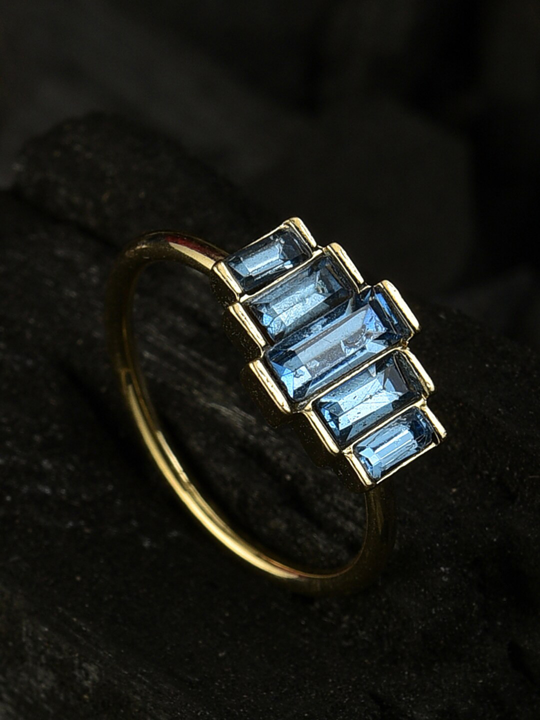 SOHI Silver-Plated & Blue Stone-Studded Designer Finger Ring