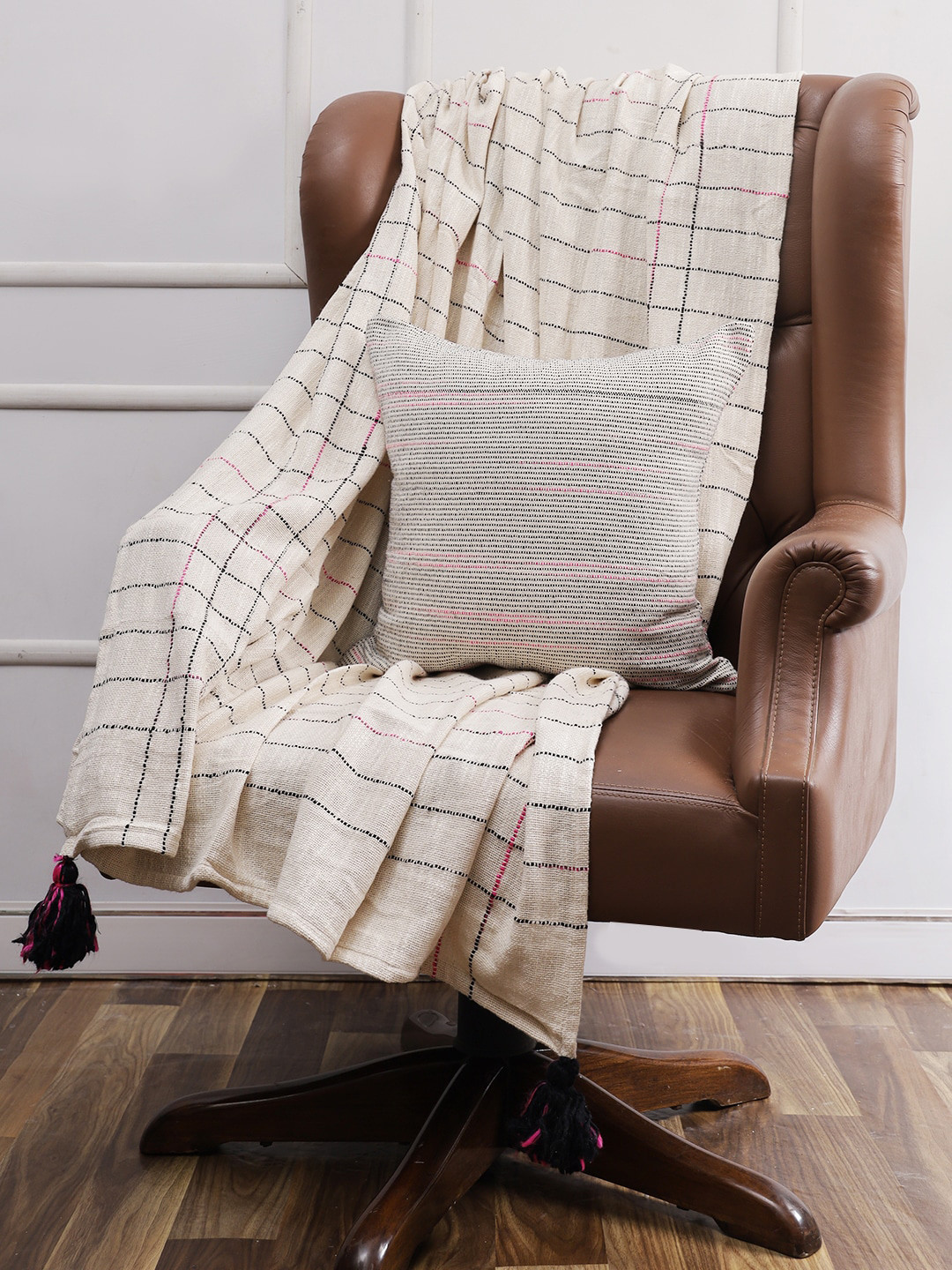Soumya Off White & Black Printed Printed Throw & Cushion Pure Cotton Cover