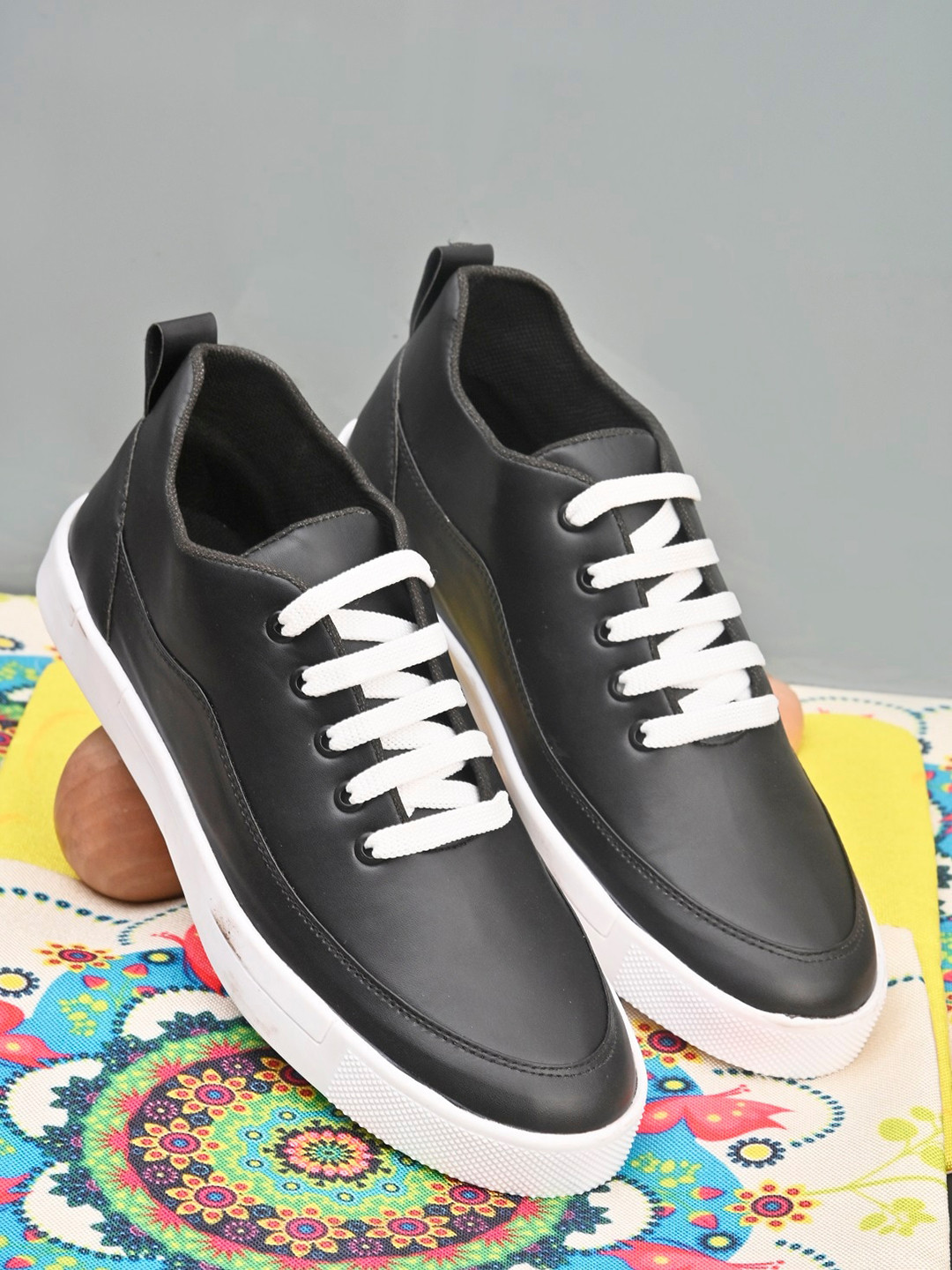 The Roadster Lifestyle Co Men Black Sneakers