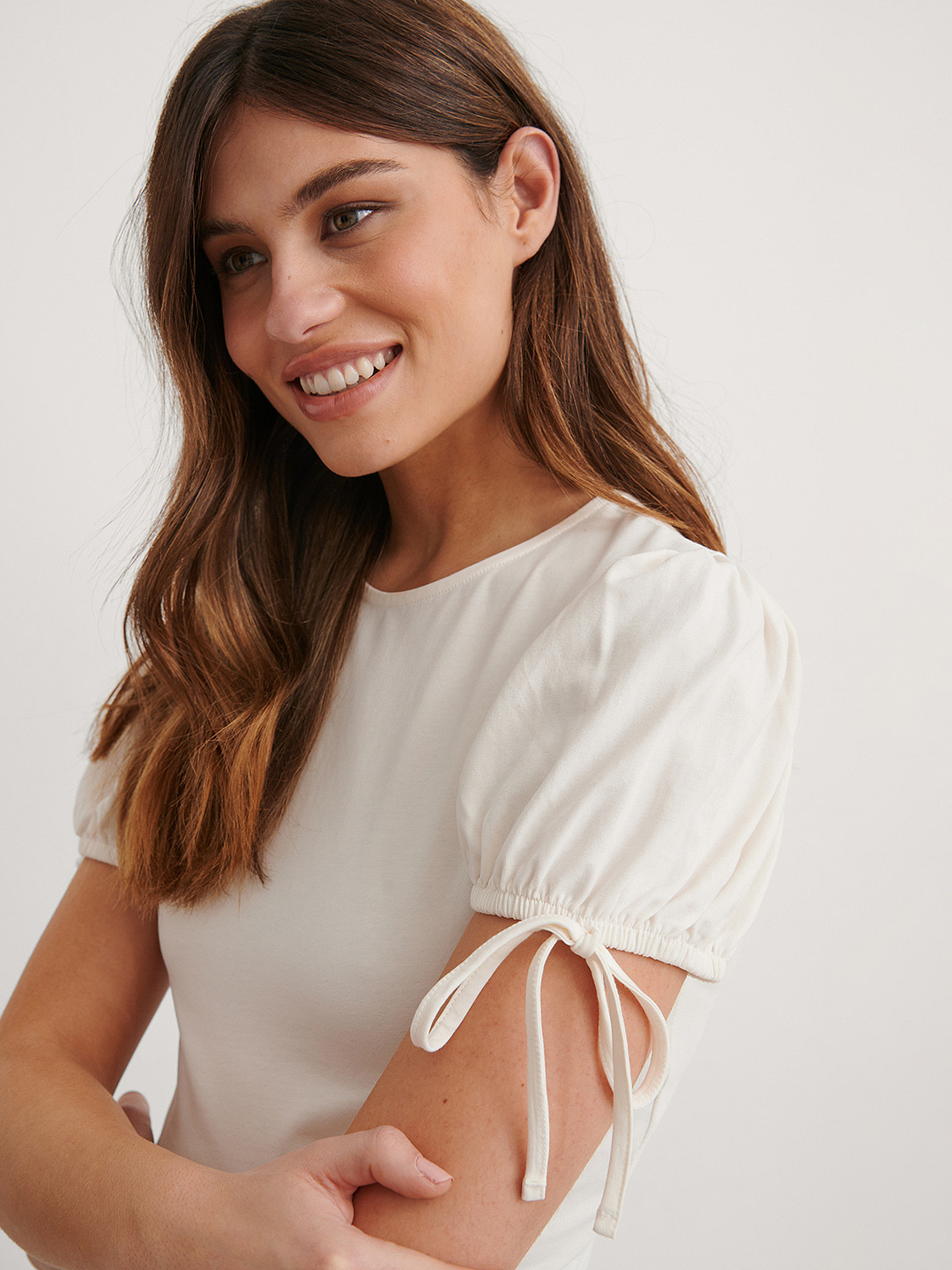 NA-KD White Round Neck Crop Top