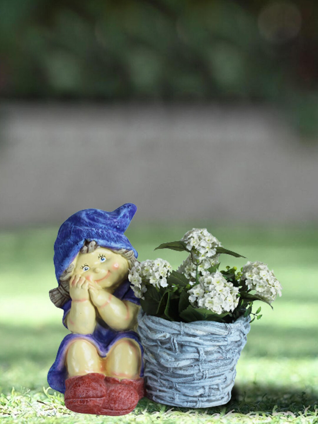 Wonderland Polyresin Big Eyes Girl With Pot Garden Accessories