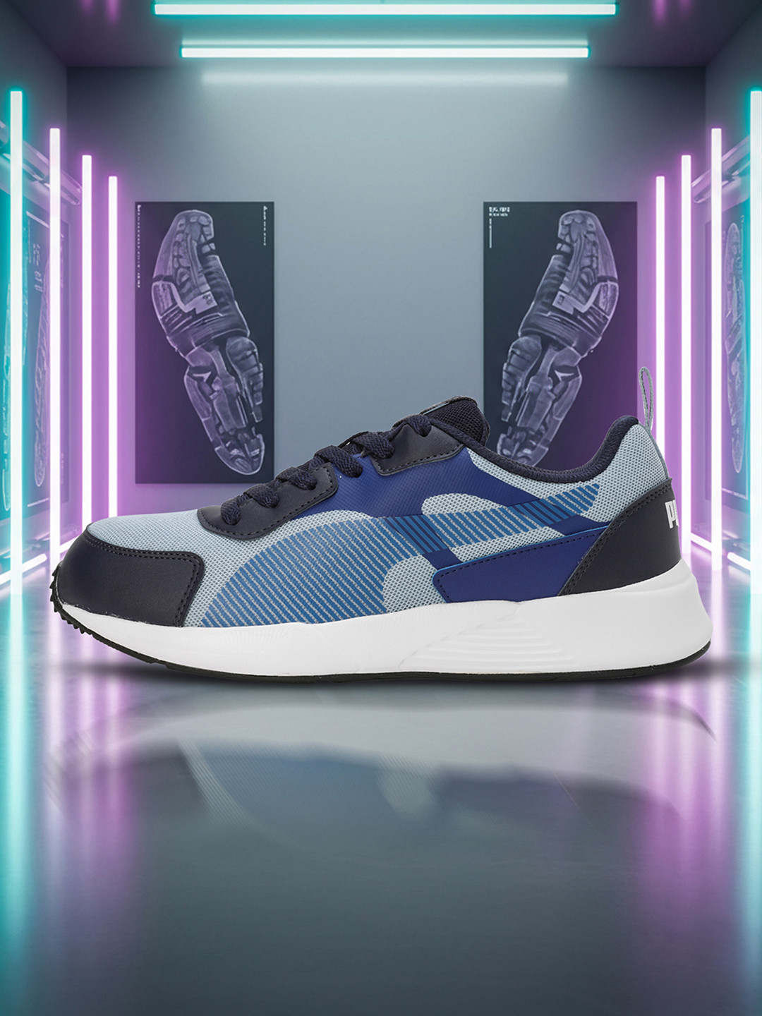 Puma Men Navy Blue and Off-White Colourblocked Sneakers