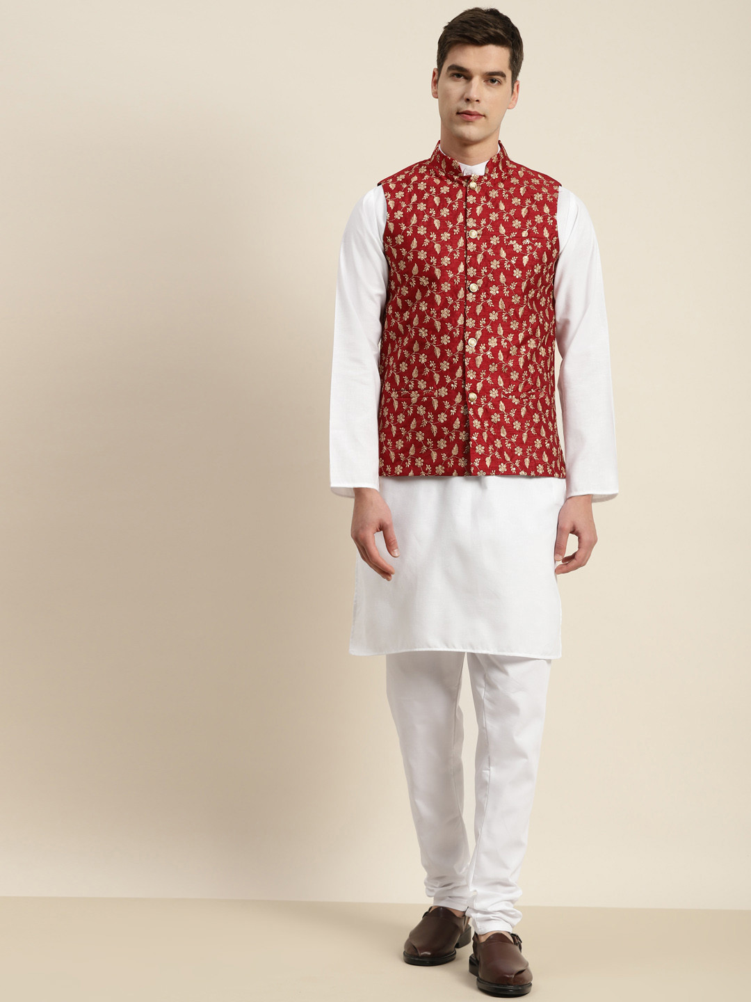 SOJANYA Men White Kurta with Churidar & Nehru Jacket