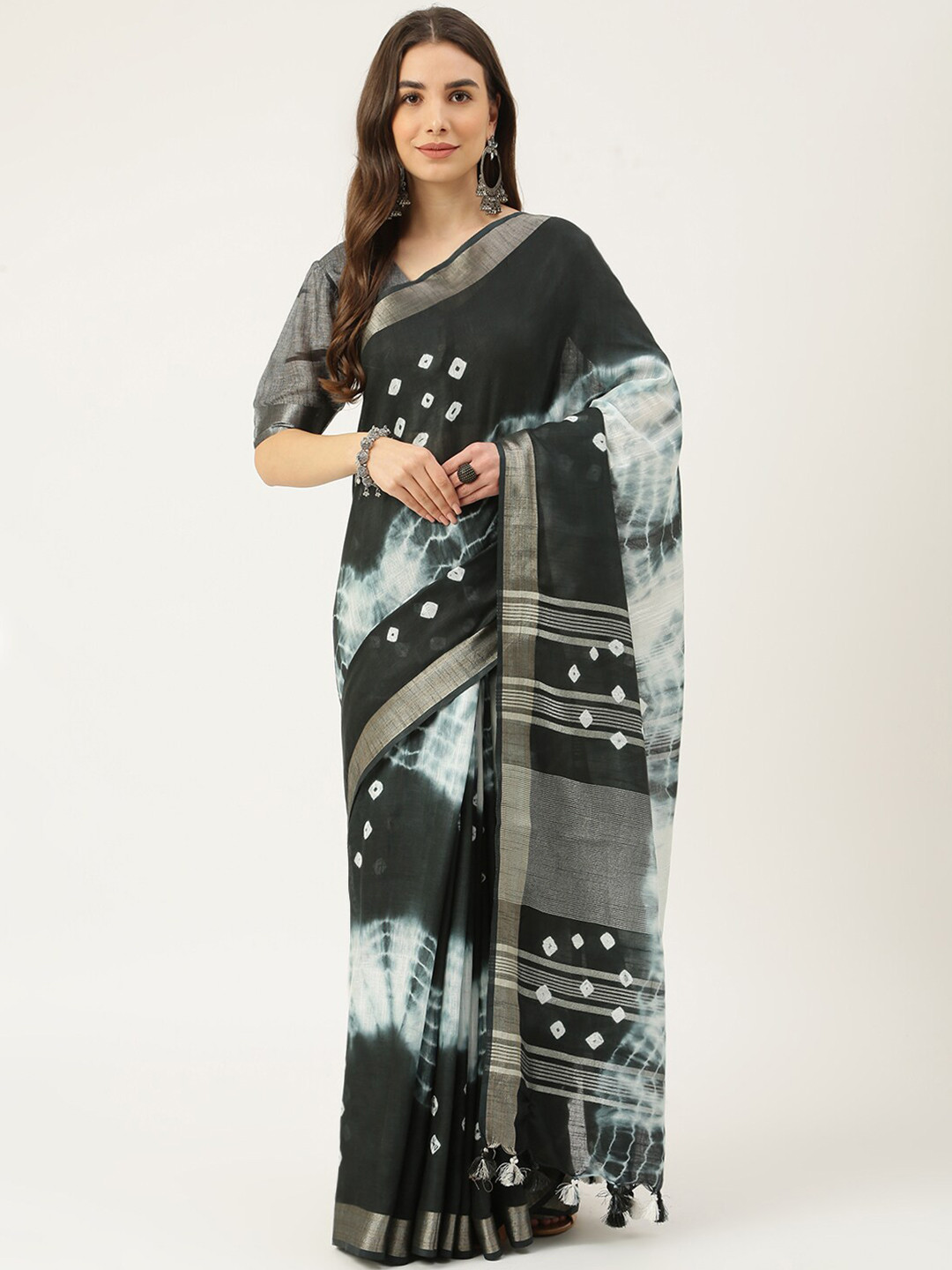 DECKEDUP Black & White Tie and Dye Zari Saree