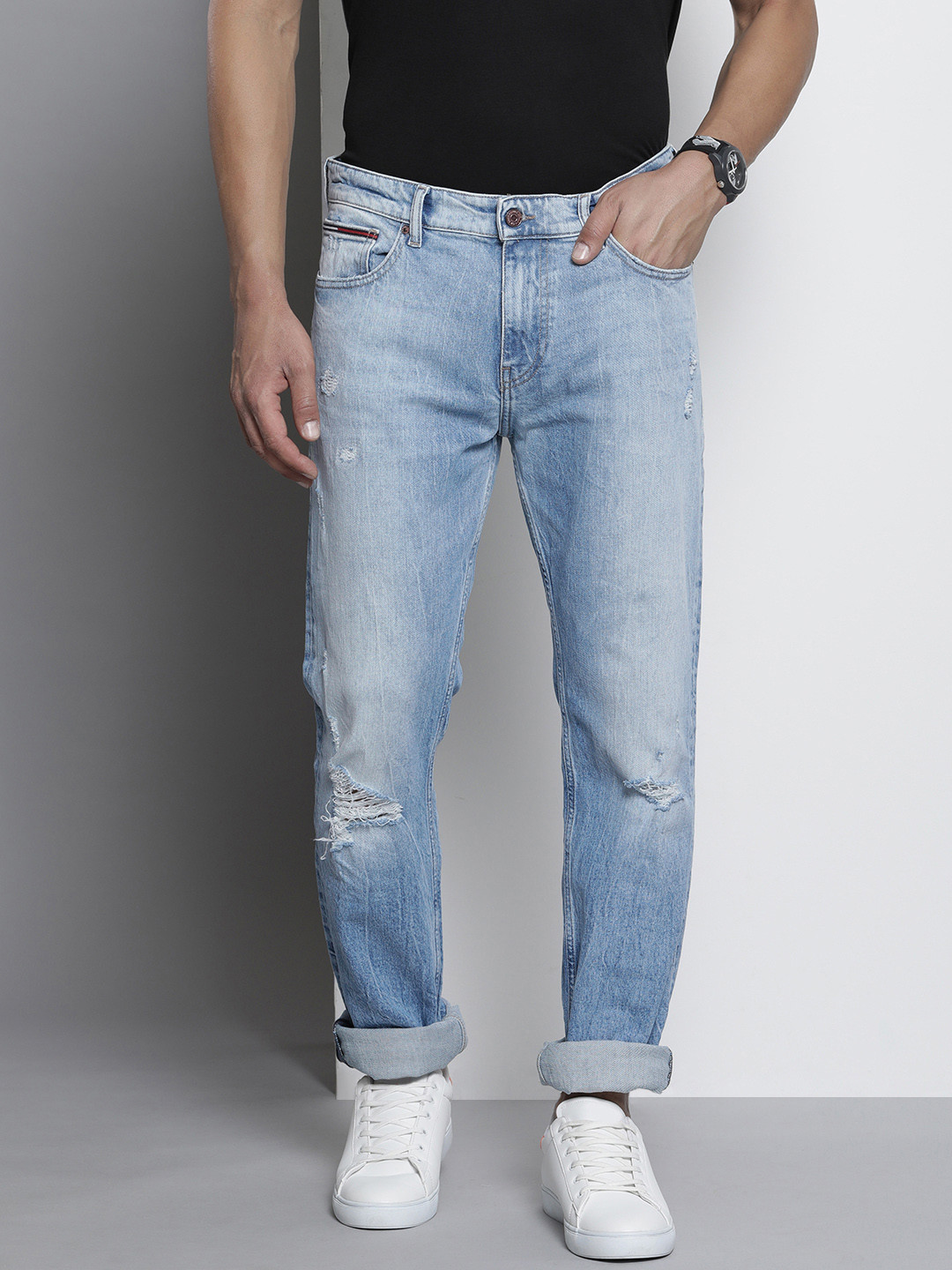 Tommy Hilfiger Men Blue Straight Fit Mildly Distressed Heavy Fade Stretchable Jeans