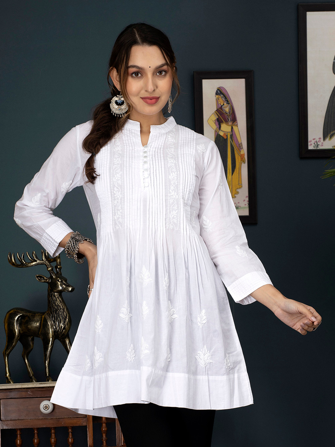 PARAMOUNT CHIKAN Women White Hand Embroidered Chikankari Cotton Tunic
