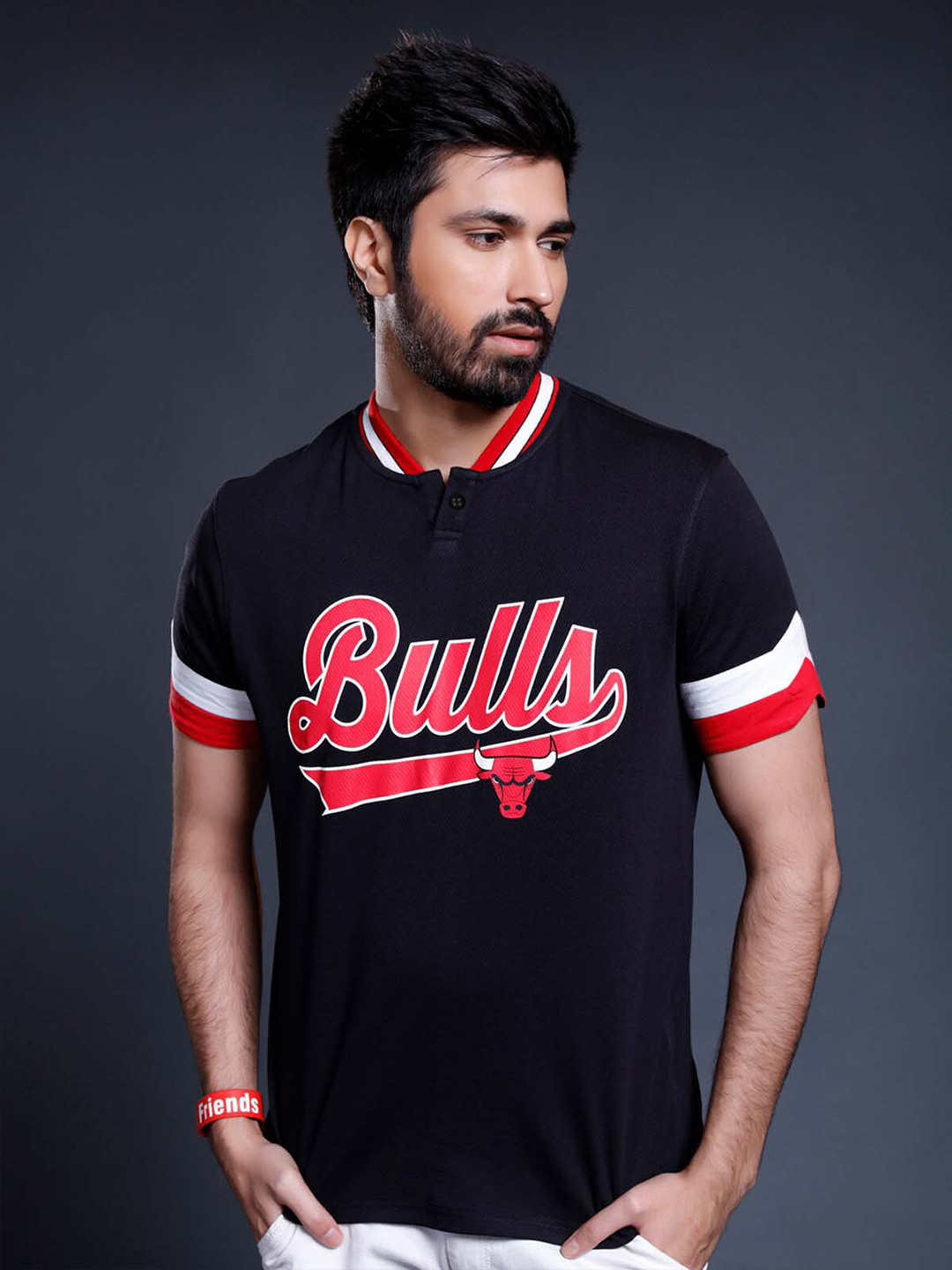 NBA Men Black Chicago Bulls Henley Collar Cotton T-shirt