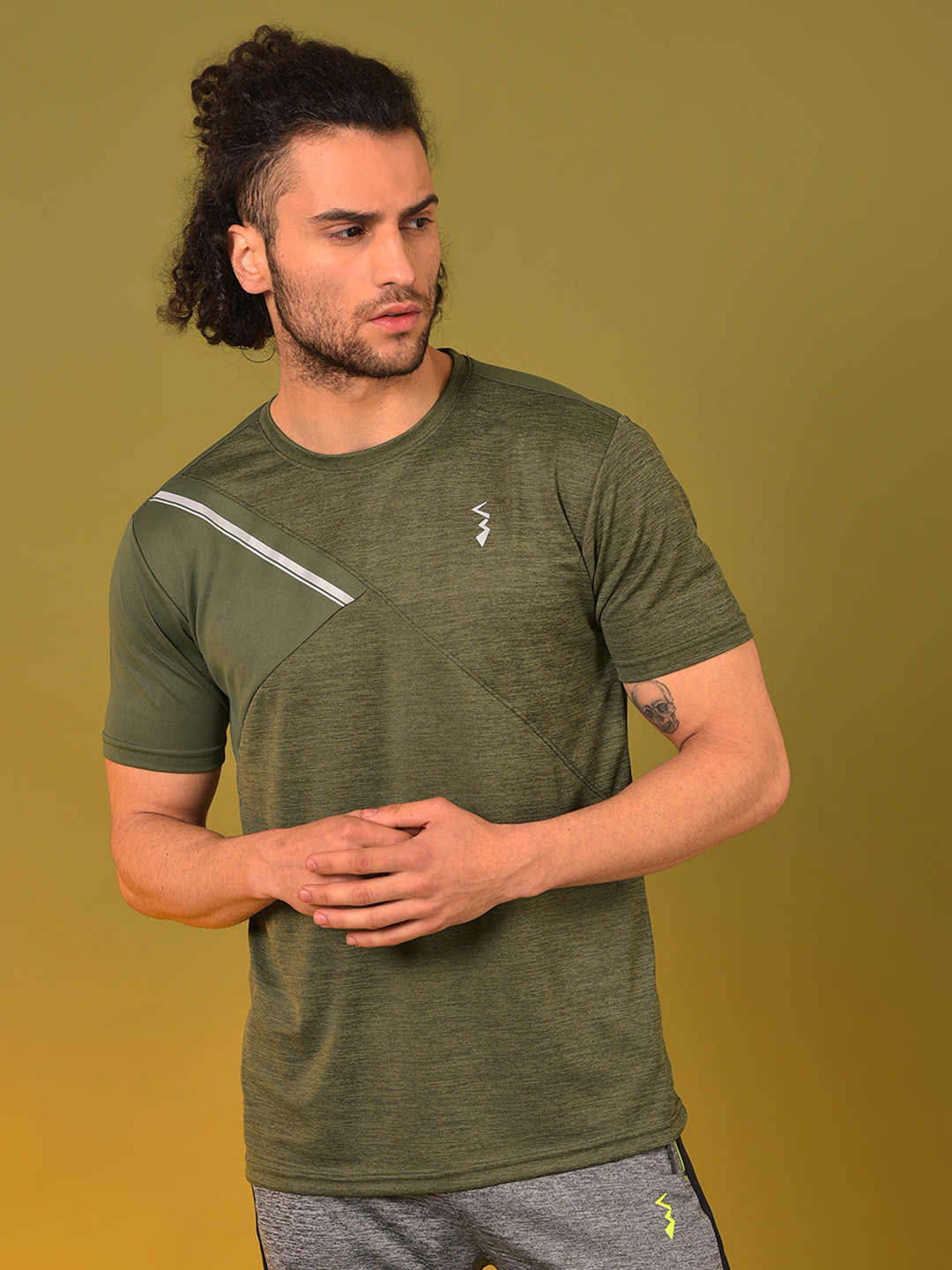 Campus Sutra Men Olive Green Outdoor T-shirt
