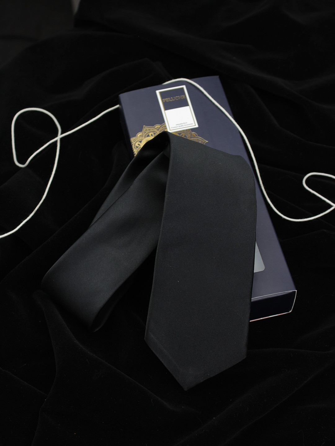 PELUCHE Men Black Solid Broad Tie