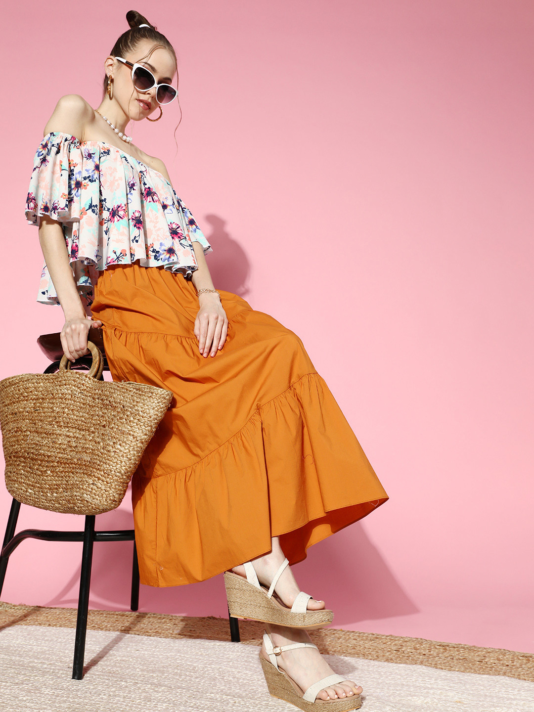 Berrylush Women Classic White Floral Bustier Top