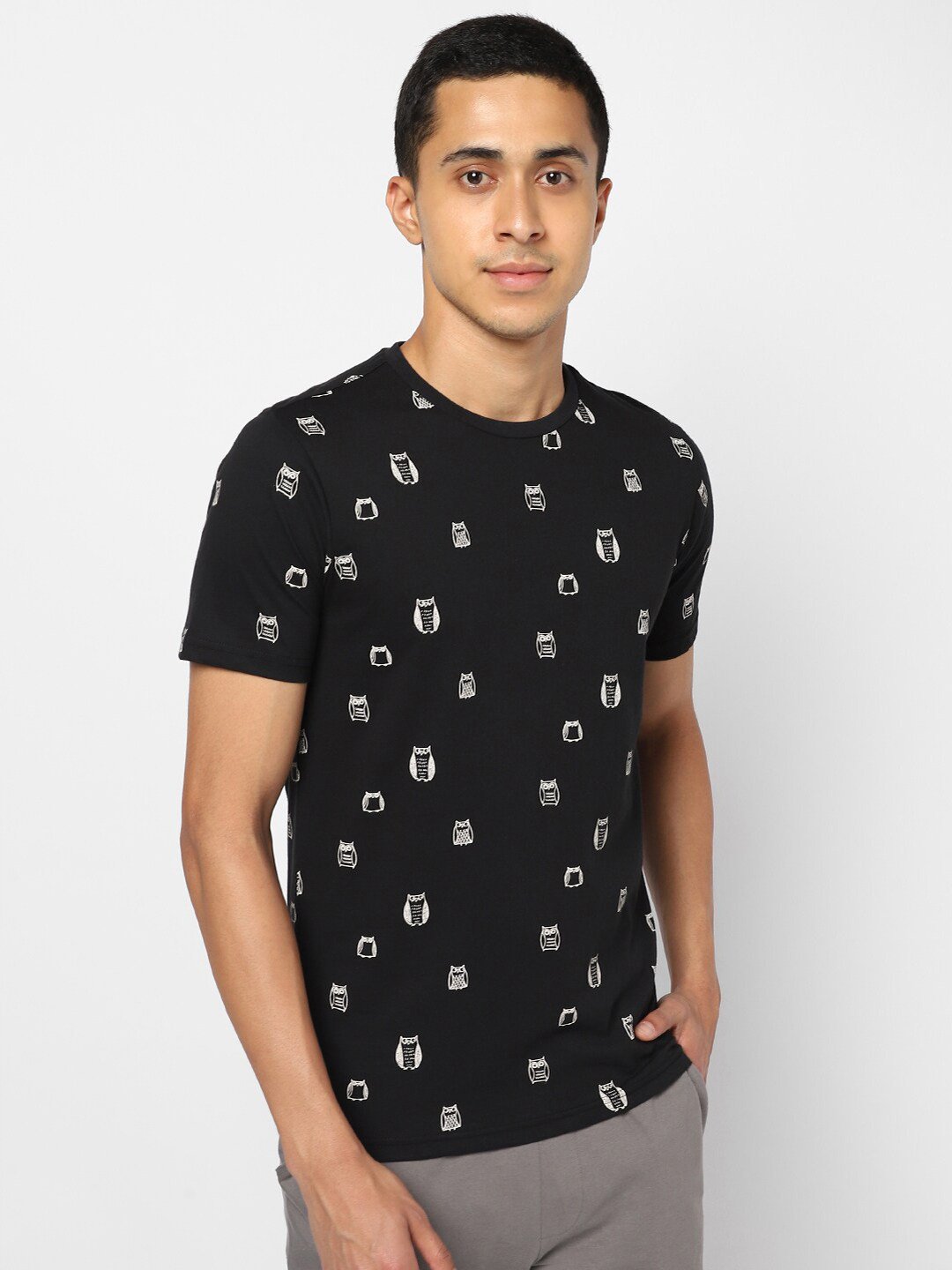 Ajile by Pantaloons Men Black & White Printed Slim Fit Pure Cotton Lounge T-shirt