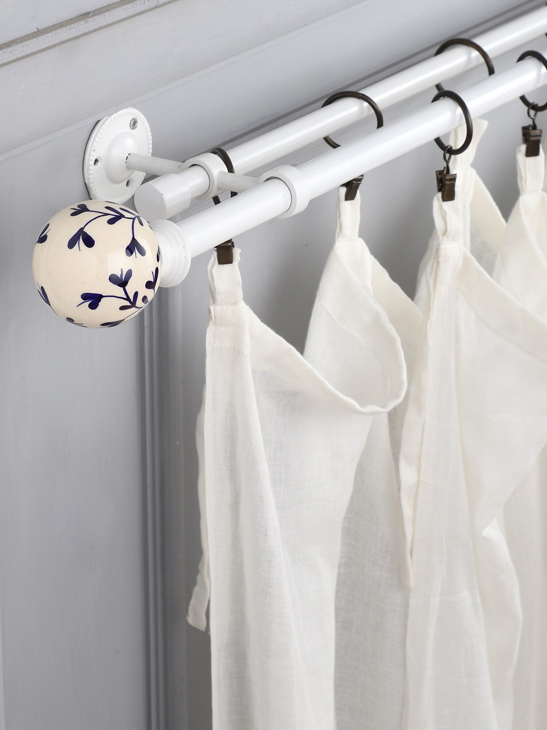 The Decor Mart White & grey Extendable Curtain Rod With Ceramic Finial