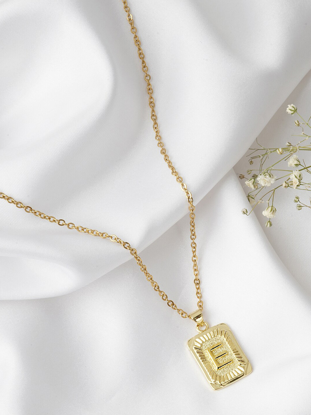 JOKER & WITCH Gold-Toned Alphabet E Necklace