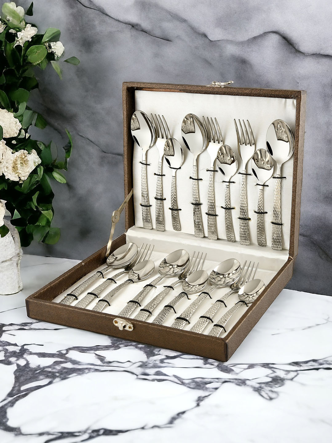 FNS Madrid Hammer Finish 18 Pieces Cutlery Set with Leatherette Box