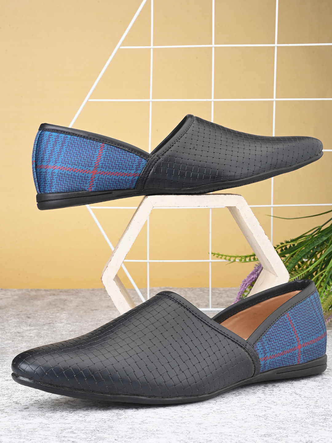 San Frissco Men Navy Blue Textured Lightweight Mojaris