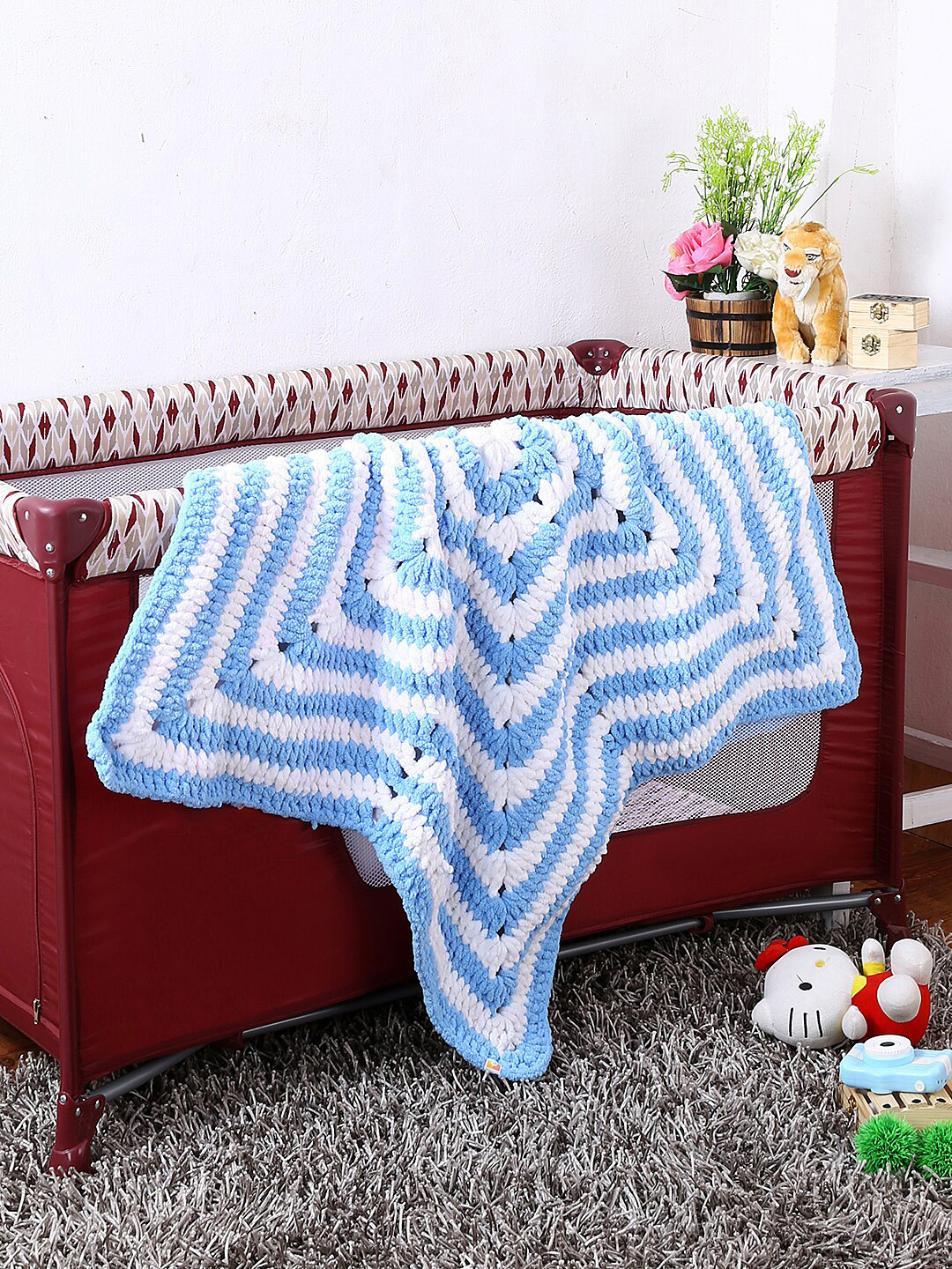 Magic Needles Blue & White Geometric AC Room Single Bed Pram