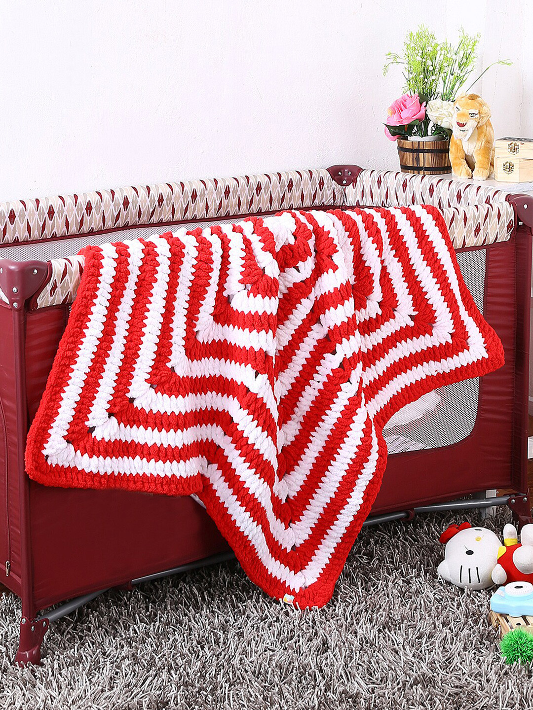 Magic Needles Infants Red & White Geometric Handmade 1000 GSM AC Room Single Bed Blanket