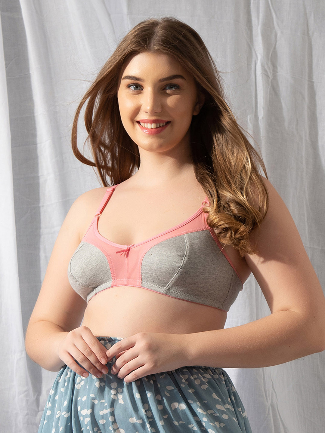 Clovia Grey & Pink Non Padded & Non Wired Colourblocked Bra