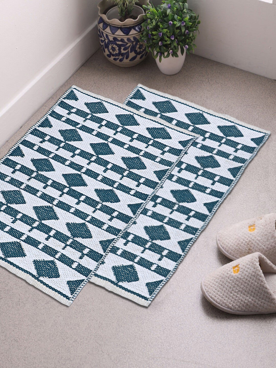 Saral Home Pack of 2 Green & White Geometric Print Rugs