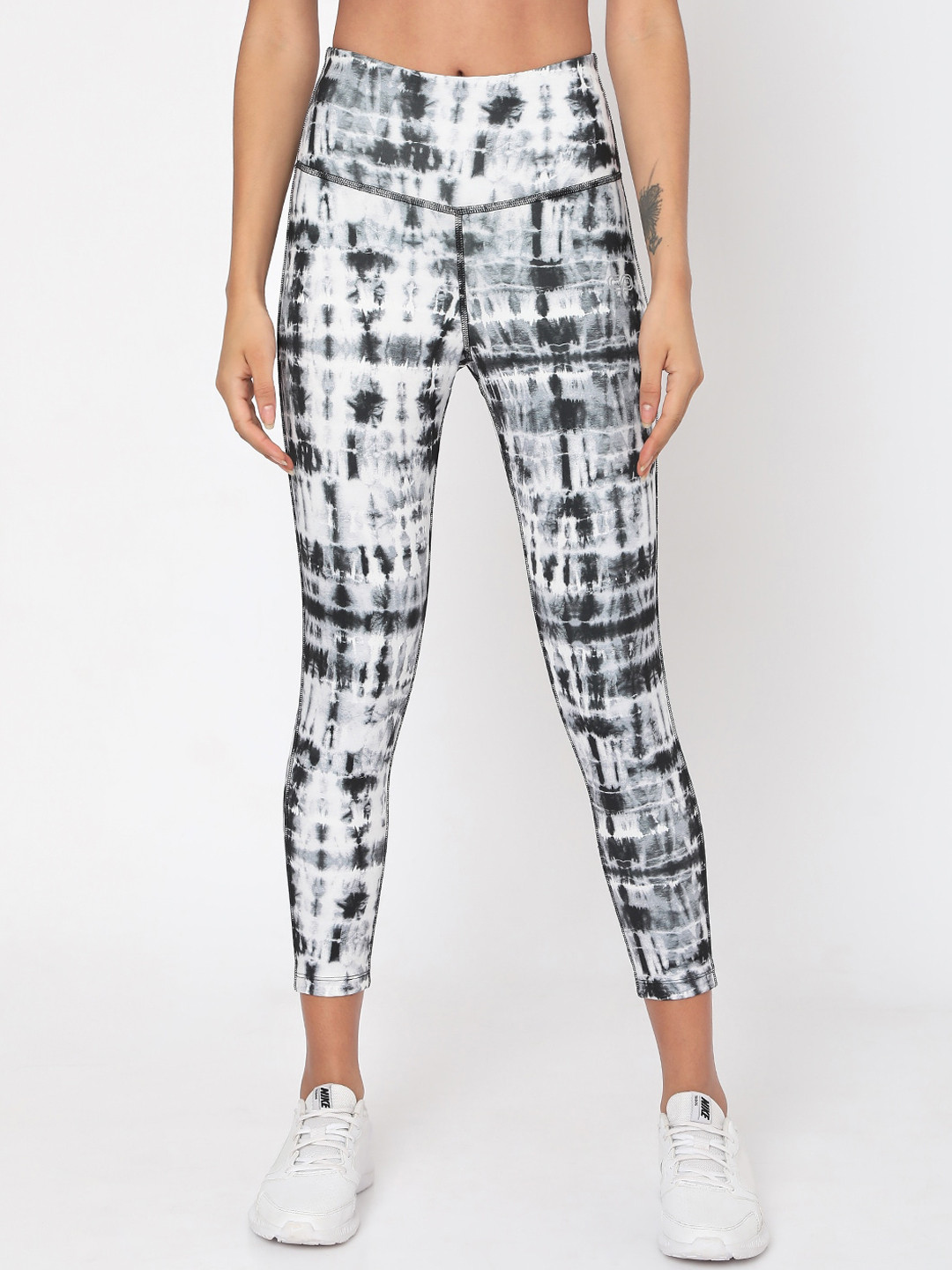 Silvertraq Women Black & White Shibori Anti Odor Dry Fit Sports Leggings