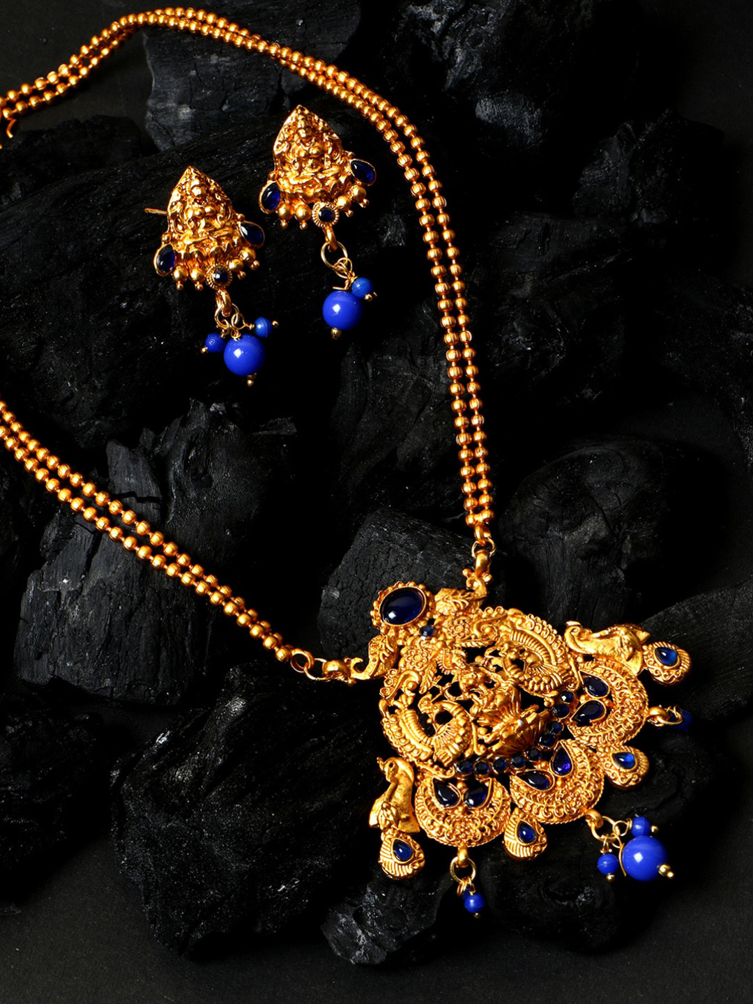 ANIKAS CREATION Women Gold & Blue Antique Matte Finish Stone-Studded Temple Jewellery Set