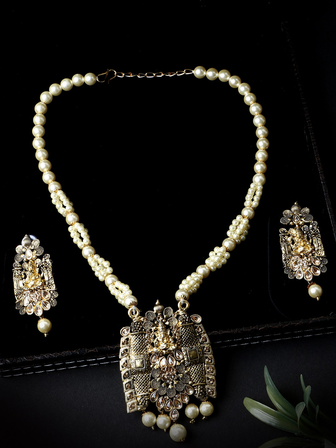 ANIKAS CREATION Gold-Plated & Black Stone Studded Pearl Temple Jewellery Set