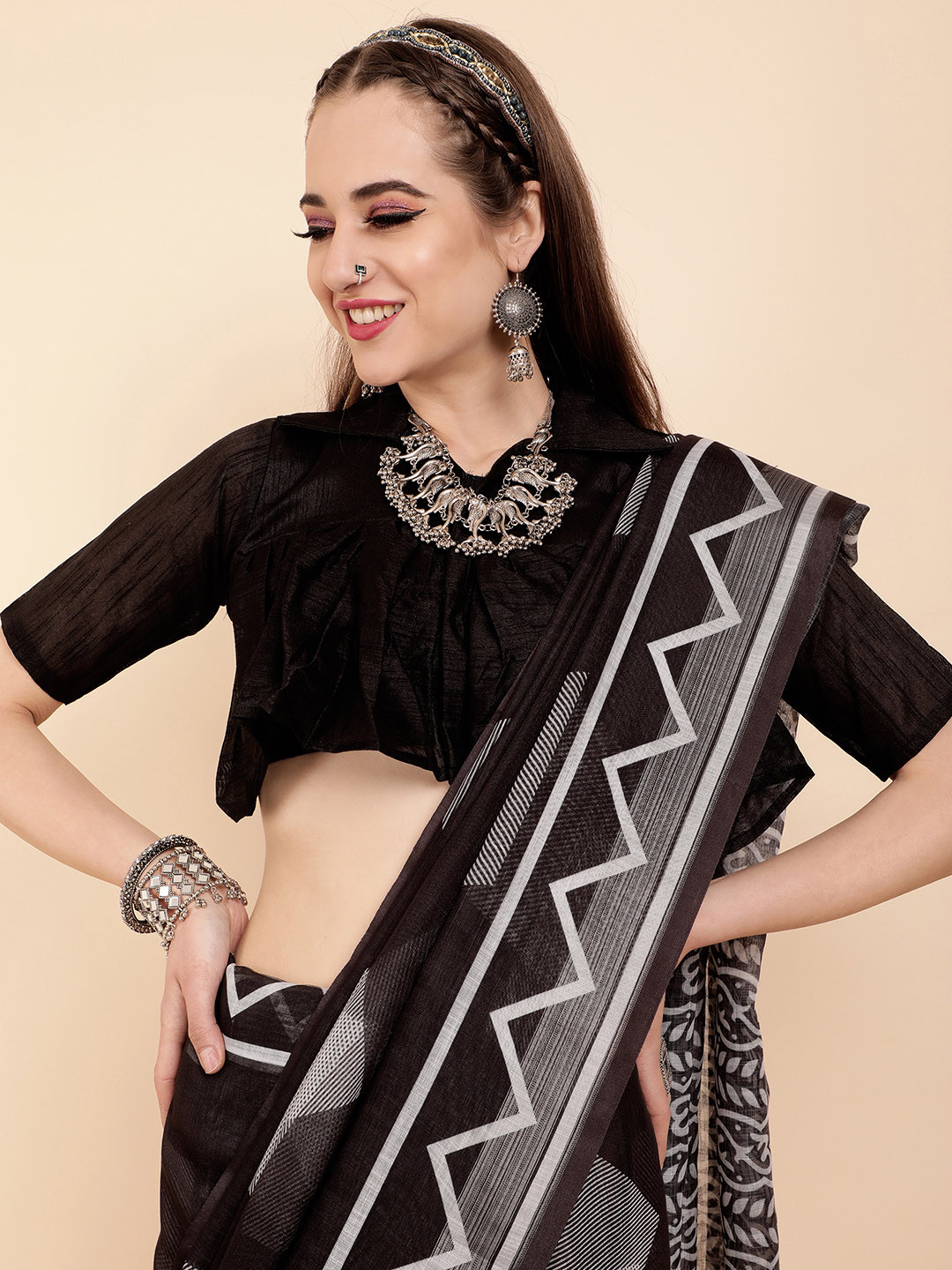 Sangria Black & White Pure Linen Saree