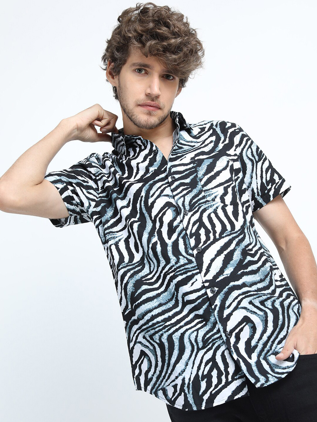 HIGHLANDER Men Black Slim Fit Animal Printed Casual Shirt