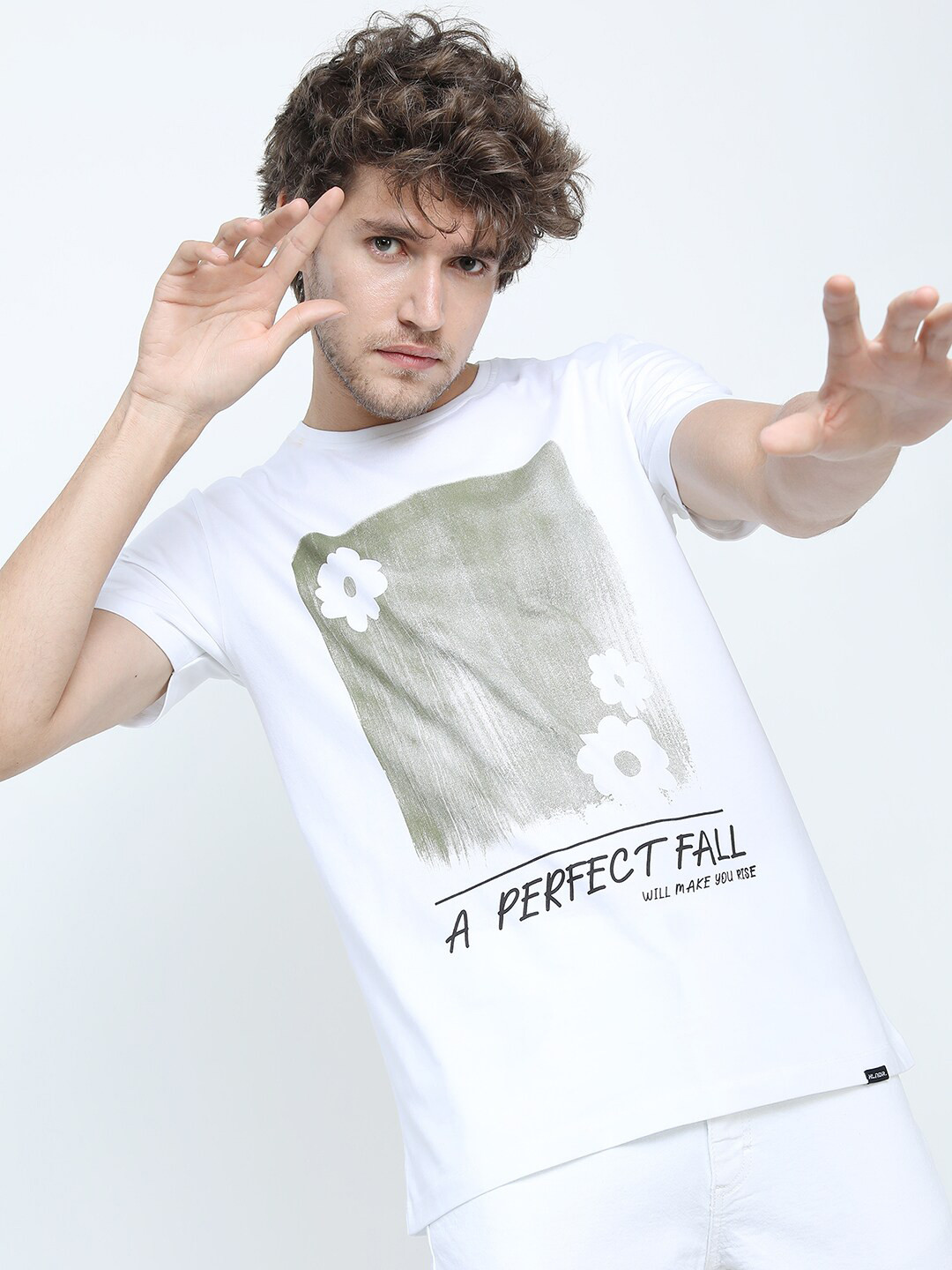 HIGHLANDER Men White Typography Printed Extended Sleeves Monochrome Applique Slim Fit T-shirt