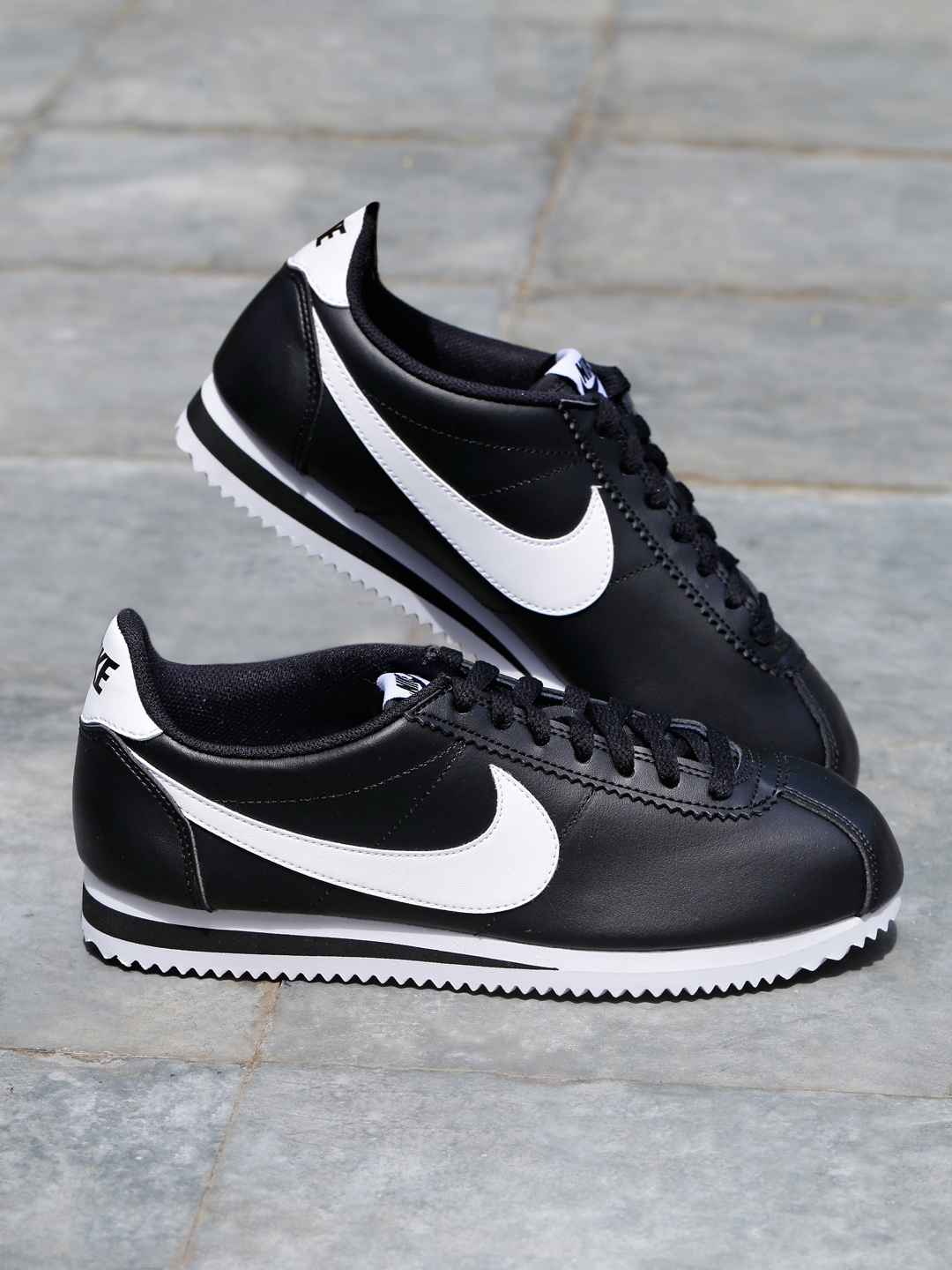 Nike women's black online leather sneakers