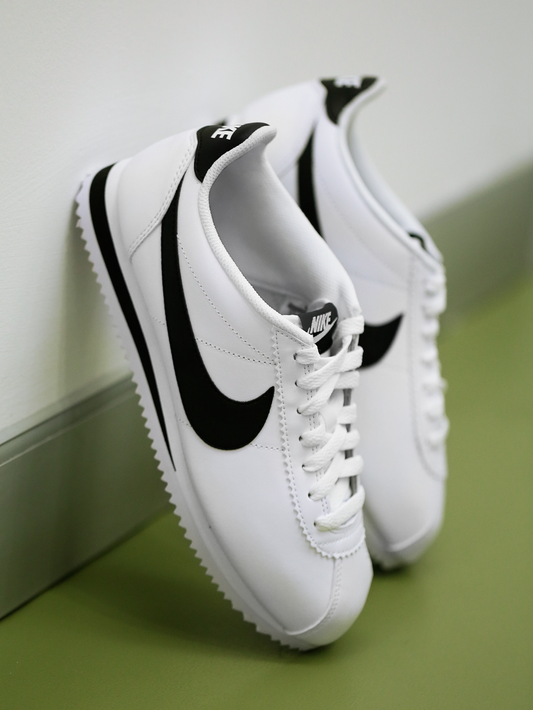 Nike Women White Solid Classic Cortez Leather Sneakers
