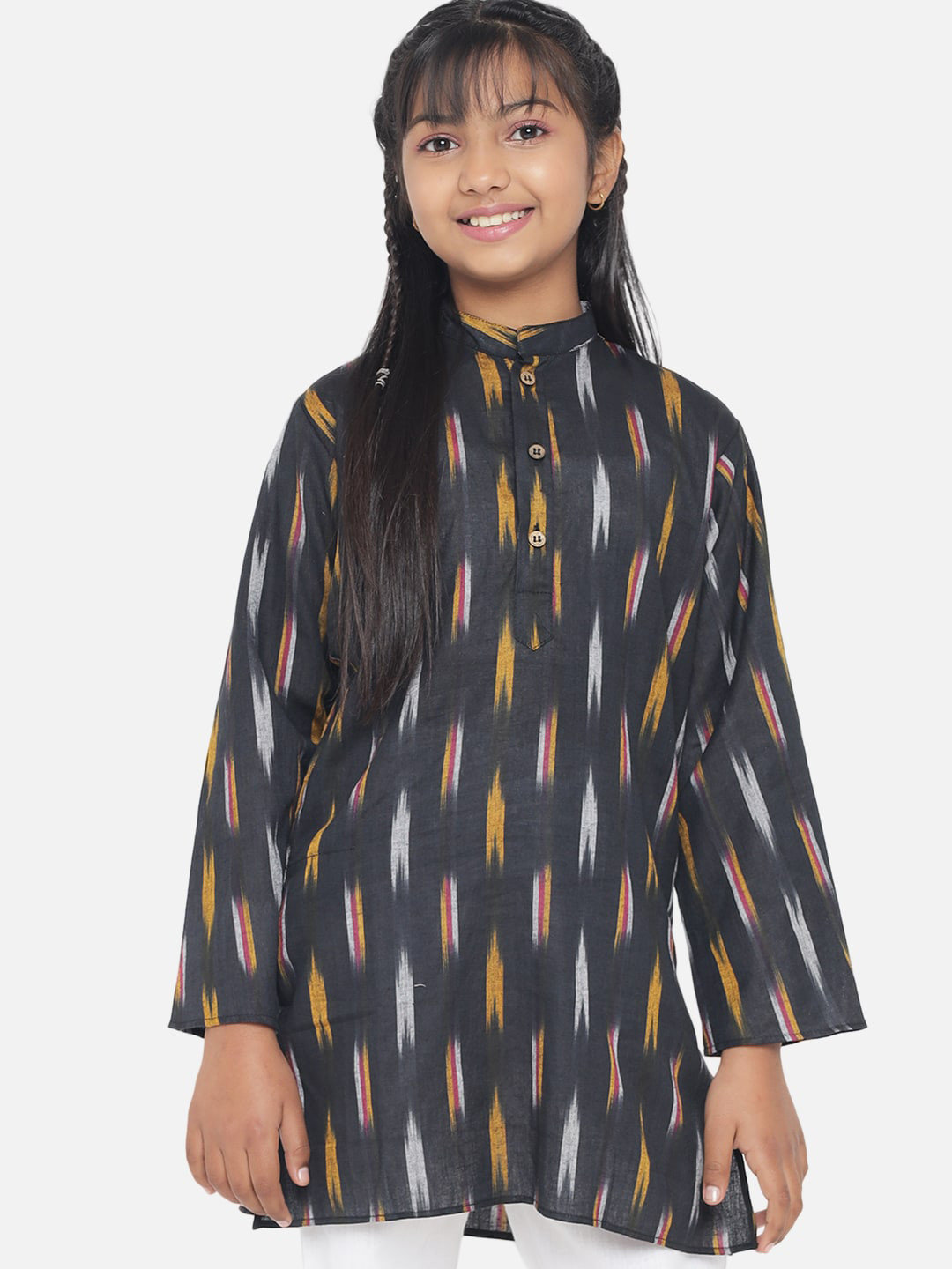 Vastraa Fusion Girls Black Geometric Ikat Kurta