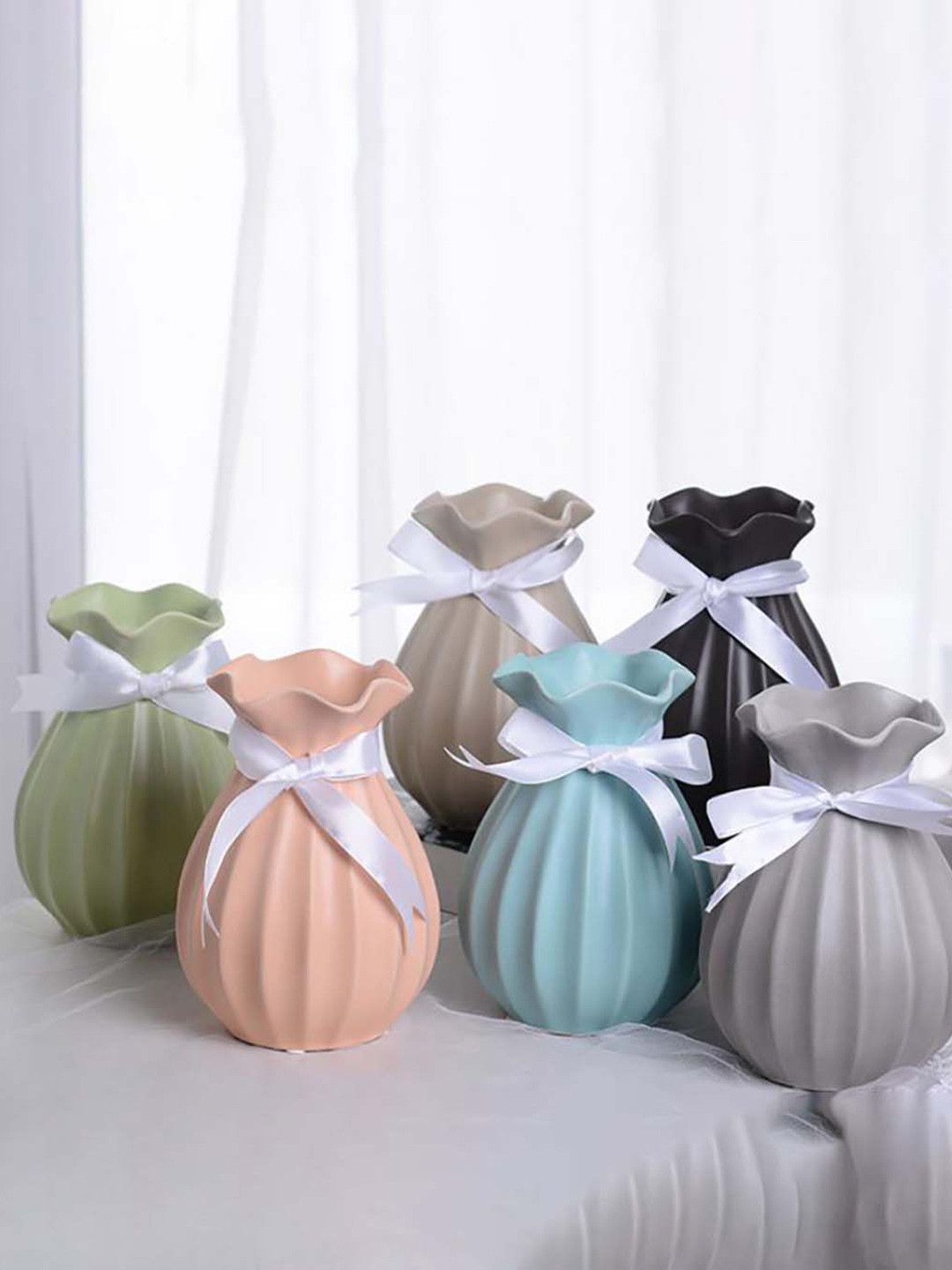 MARKET99 White Textured Ceramic Vase