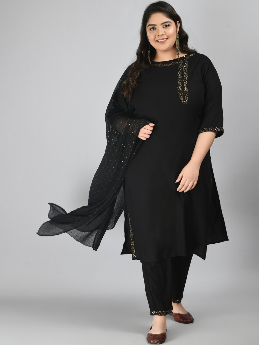 PrettyPlus by Desinoor.com Women Black Beads and Stones Kurta with Trousers & Dupatta