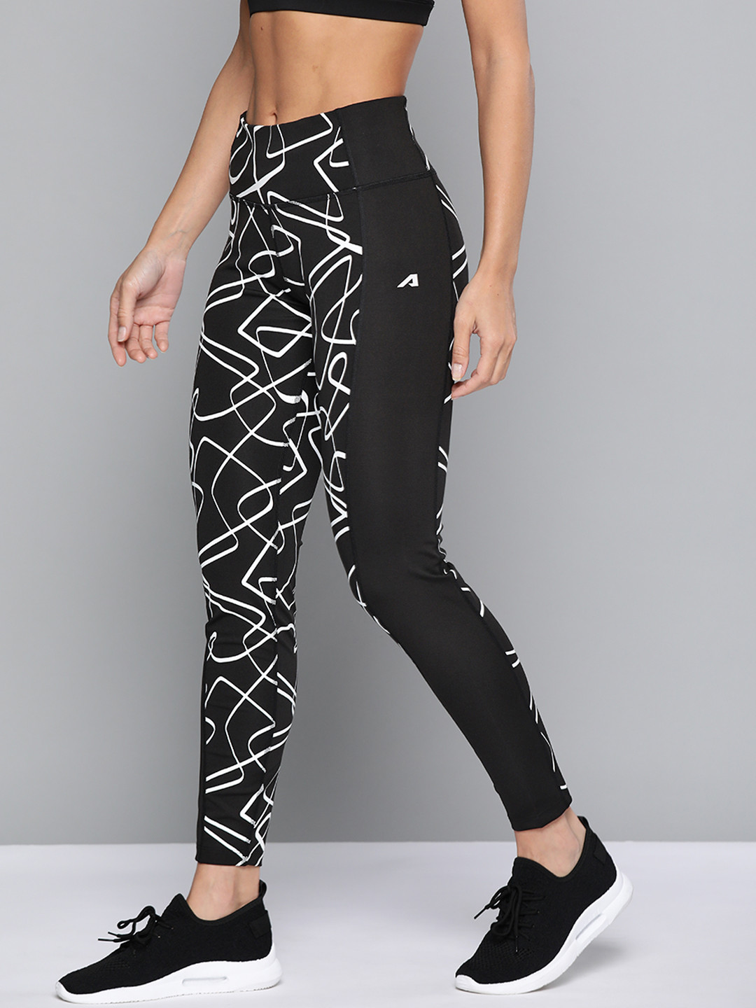 Alcis Women Black & White Patterned Ankle-Length Sports Tights