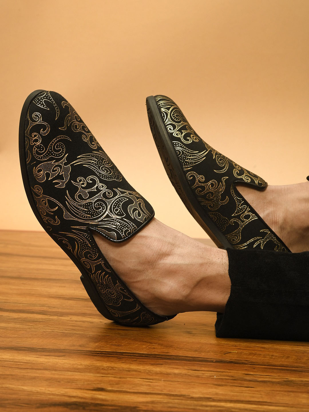 San Frissco Men Black Printed Loafers