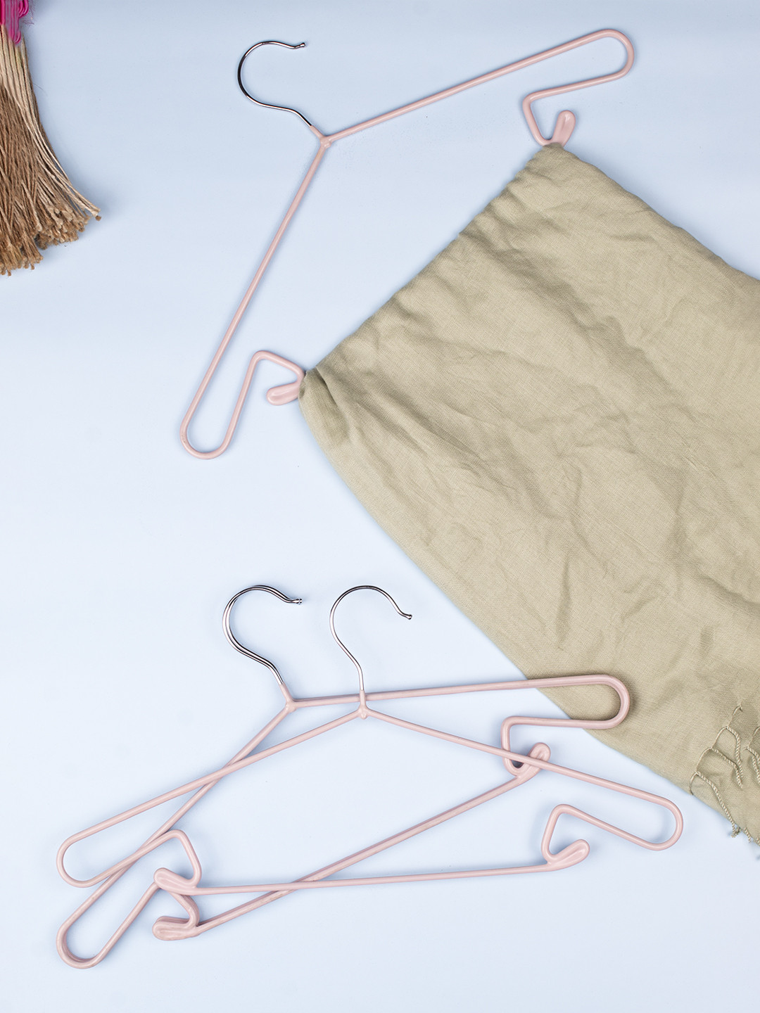 MARKET99 Set Of 6 Cloth Hangers