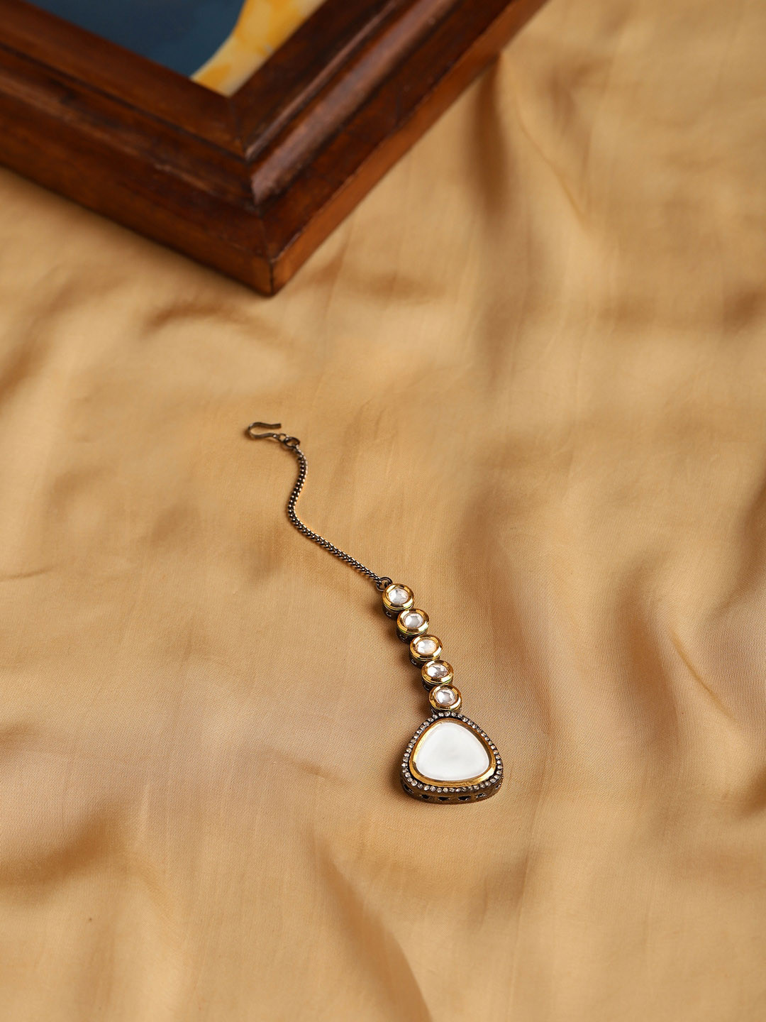 Ruby Raang Silver-Plated Kundan Maang Tikka