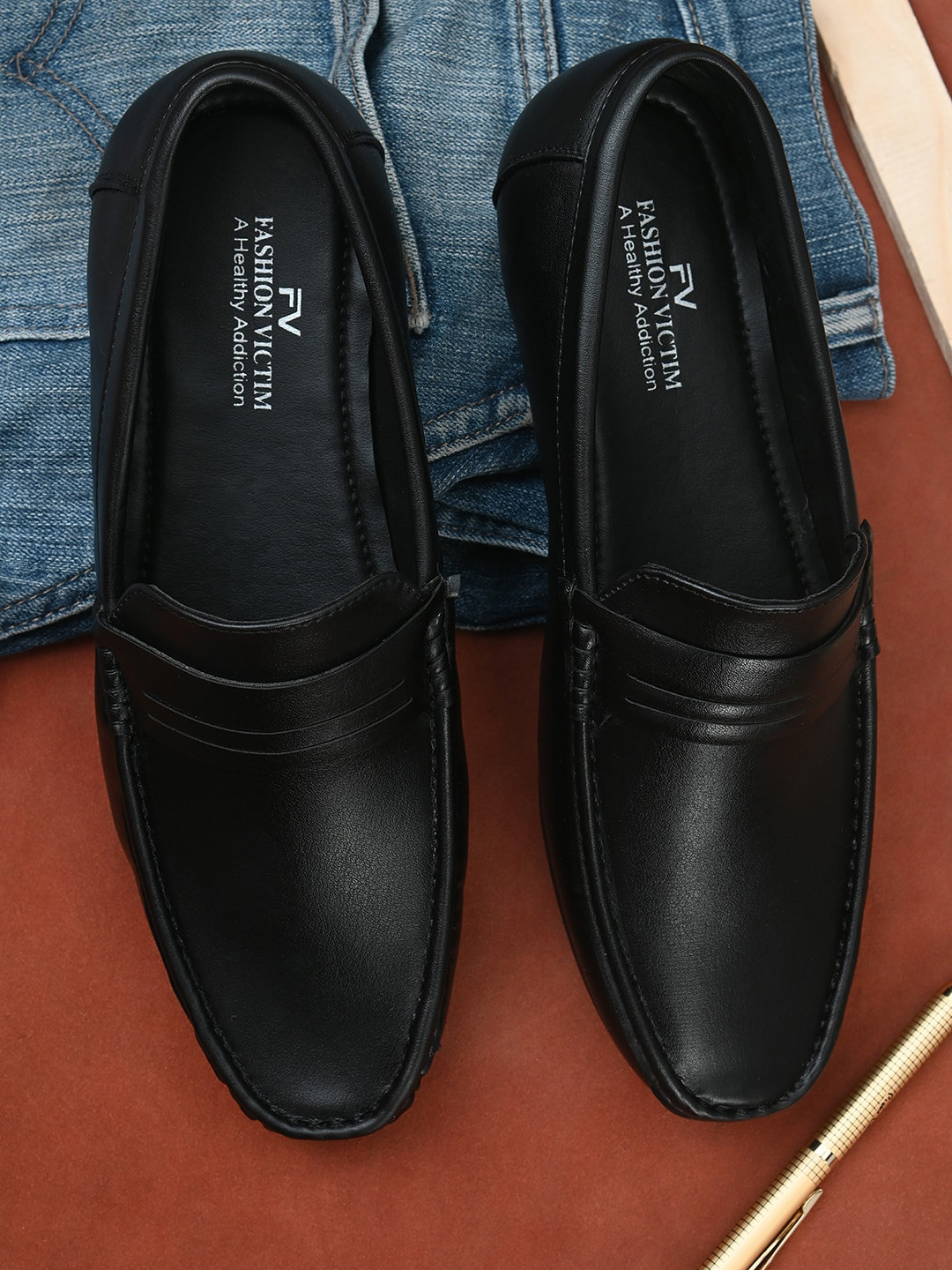 Fashion Victim Men Black Loafers