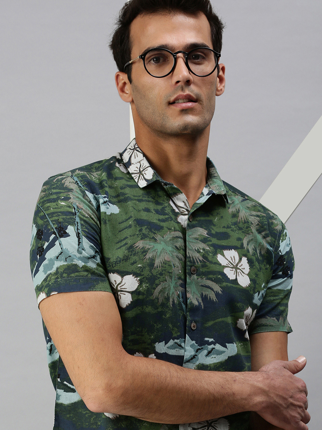 SHOWOFFFF Men Green Classic Slim Fit Floral Printed Cotton Casual Shirt