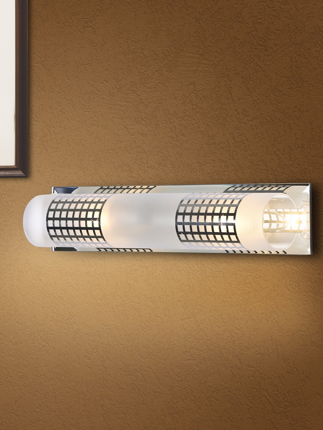 THE LIGHT STORE Silver-Toned Wall Lamp with Shade