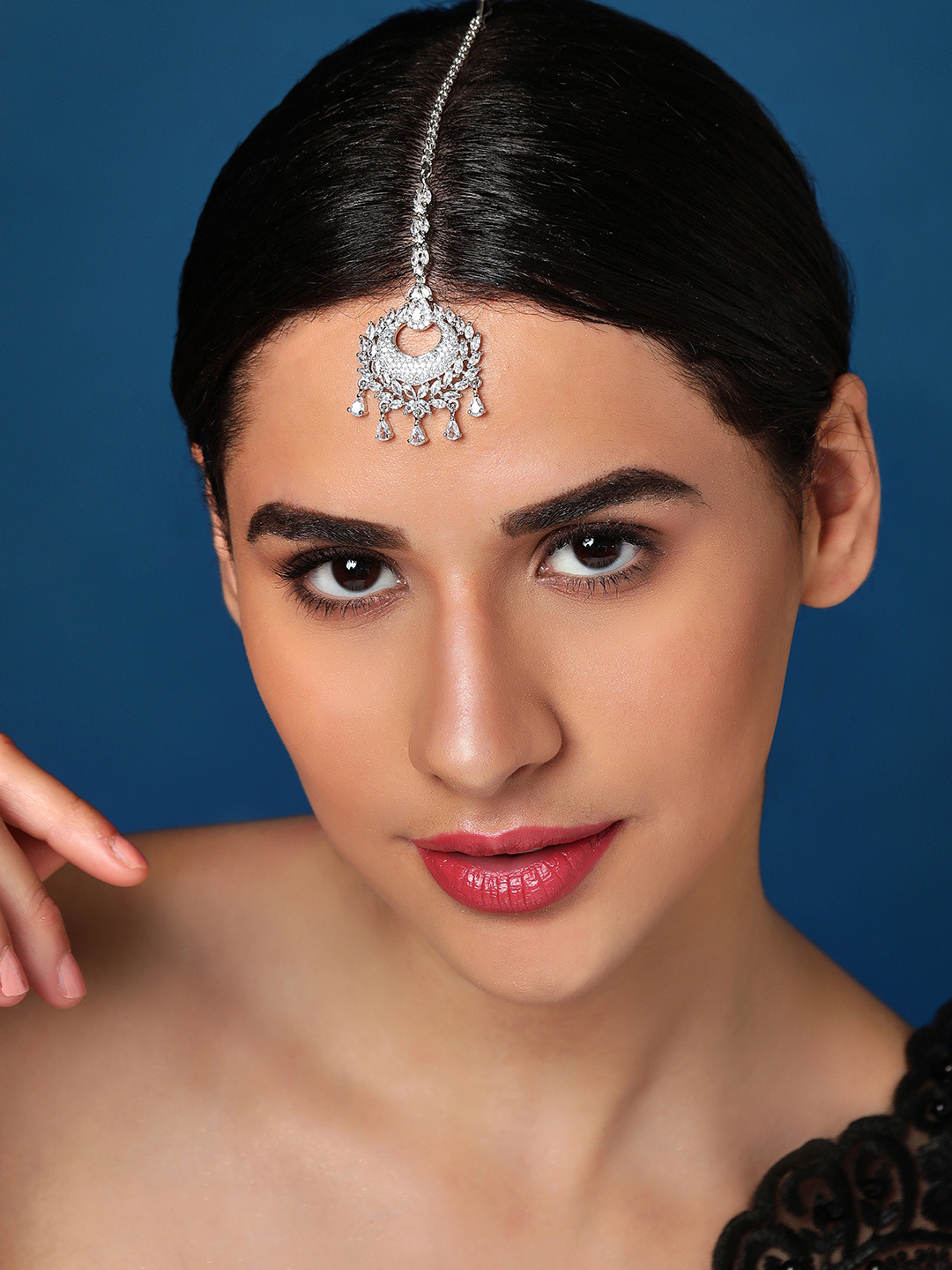 Rubans Rhodium-Plated White Cubic Zirconia Studded Dangler Detailed Circular Bridal Maangtikka
