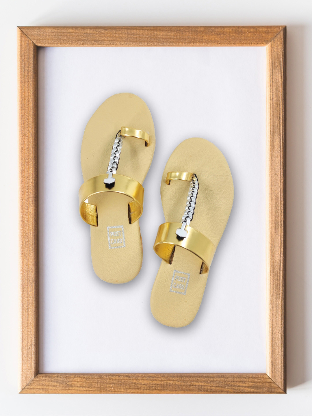 POSTCARD Women Cream-Coloured Colourblocked One Toe Flats