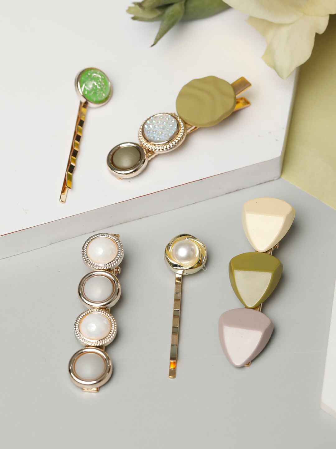 Priyaasi Women Multicoloured Set of 5 Bobby Pins & Alligator Claw Clip