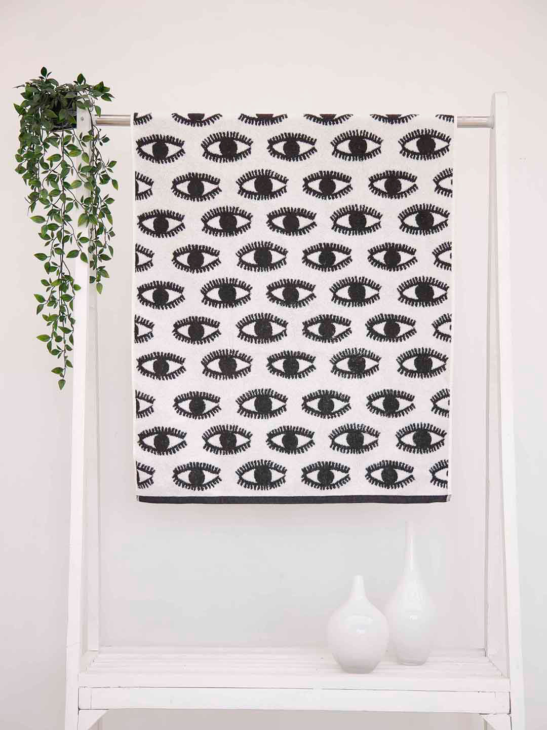 Ariana Black & White Printed 600 GSM Reversible Cotton Bath Towel